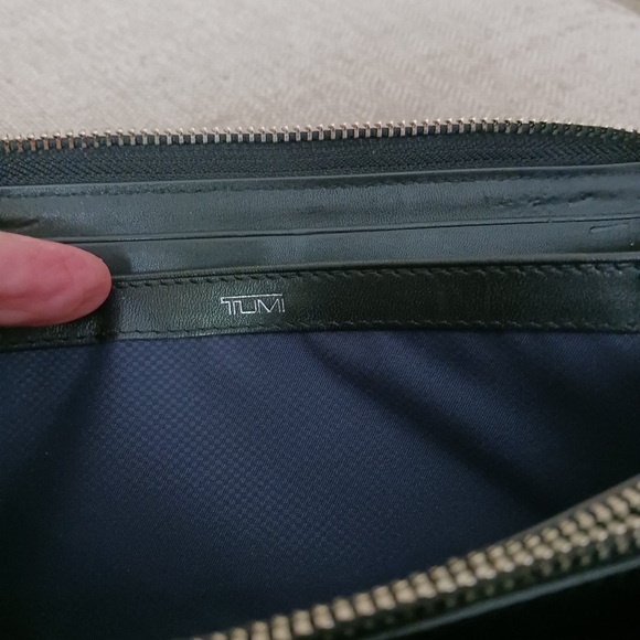 Tumi Black Leather Zip Wallet - Picture 10 of 13